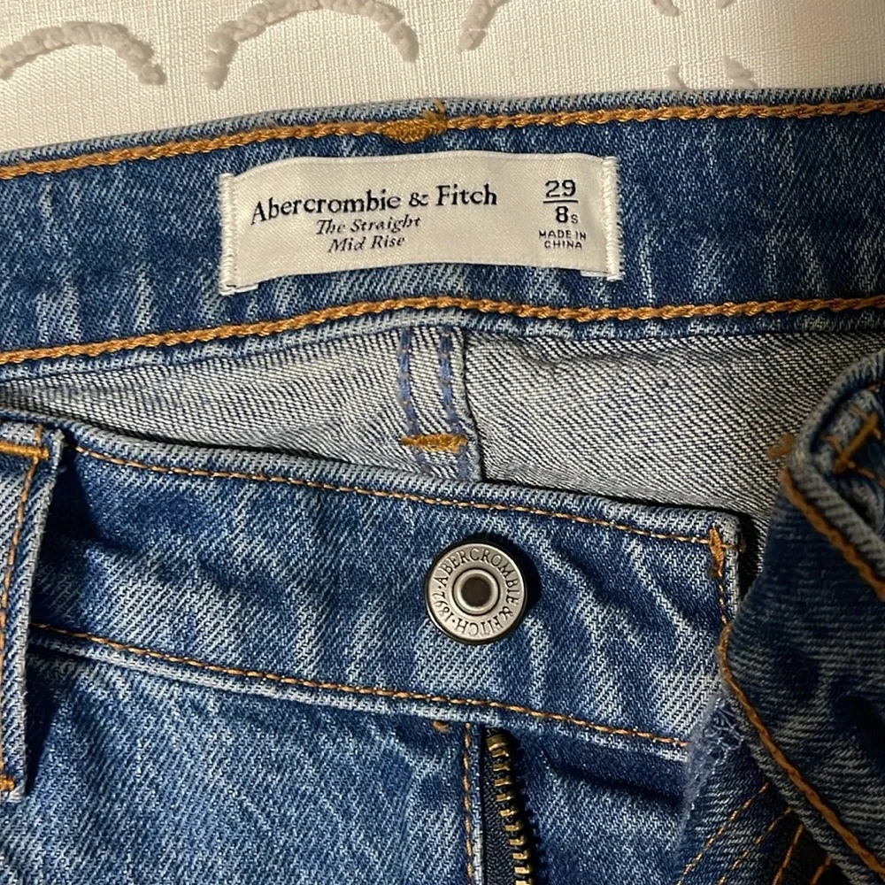New with tags Straight Mid Rise short length Abercrombie Jeans - Picture 6 of 13